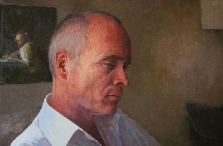 Geschilderd portret van een man tegen een warme achtergrond.